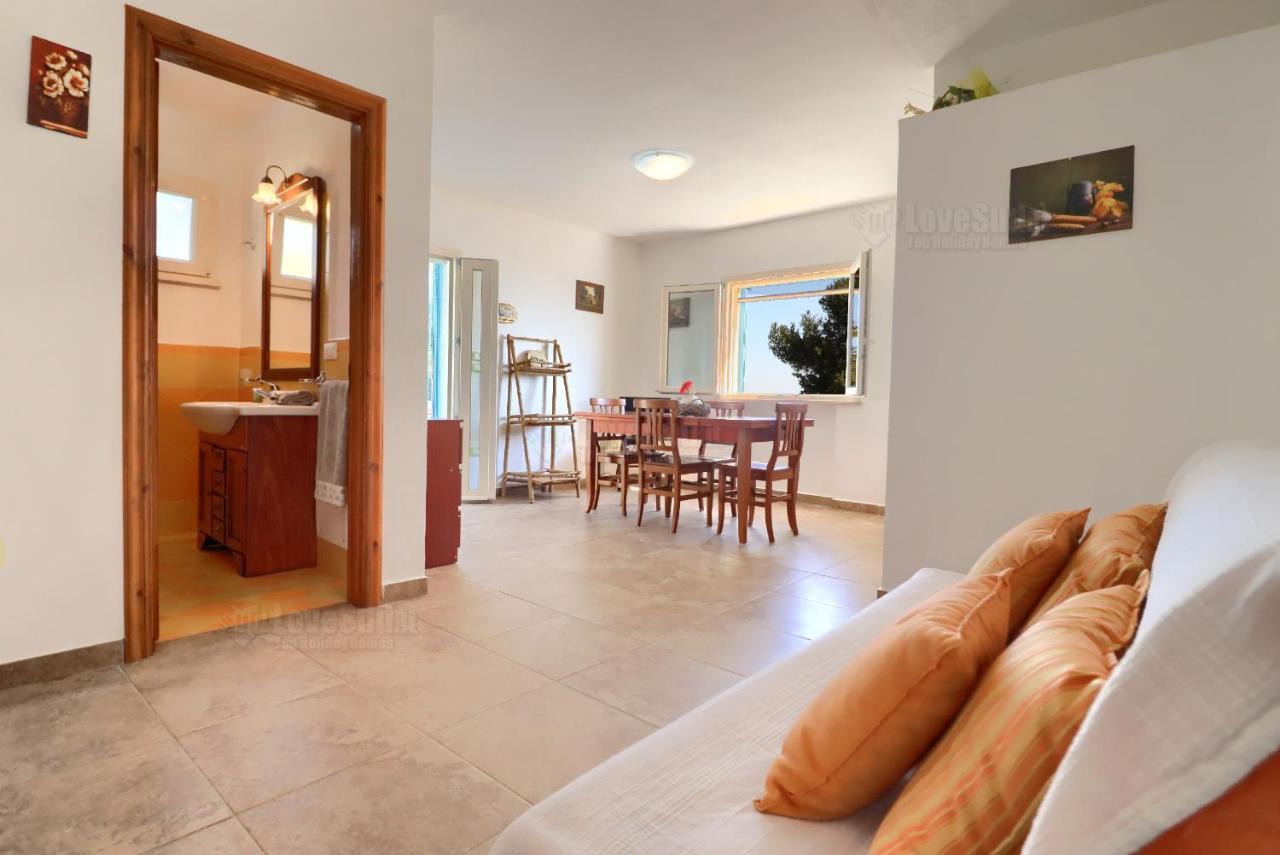 Casa Funnuvojere By Lovesud Corsano  Luaran gambar